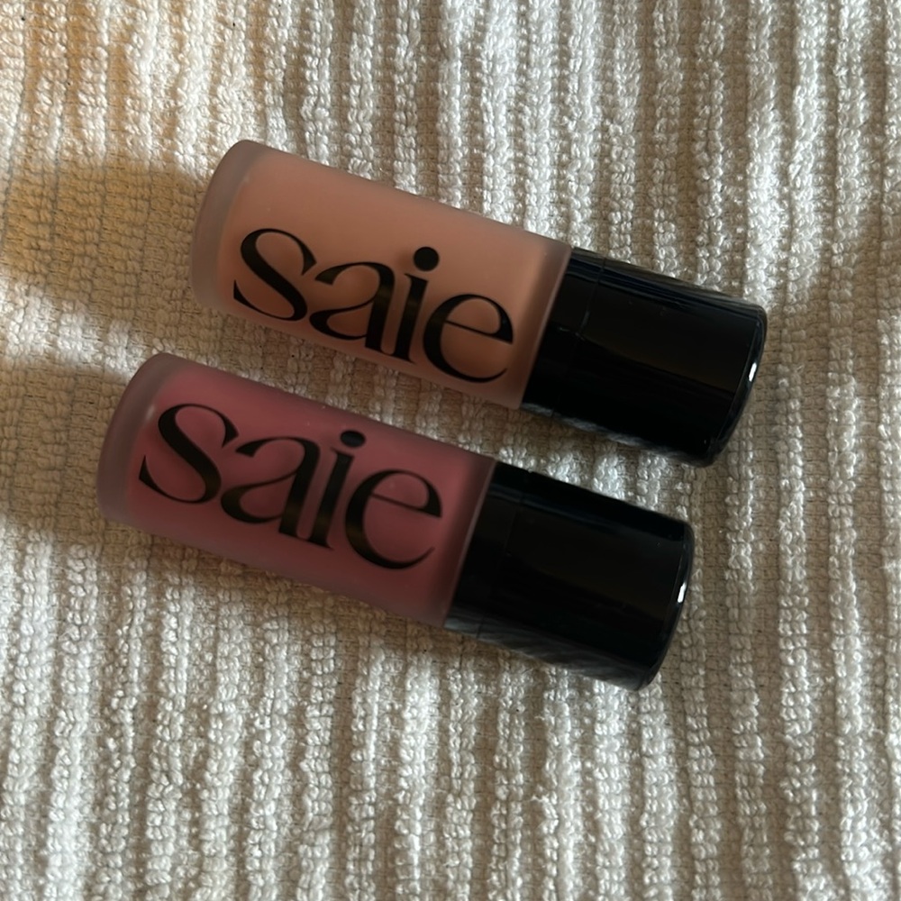 Set of 2 Saie Dew Blushes in Chilly and Peachy.